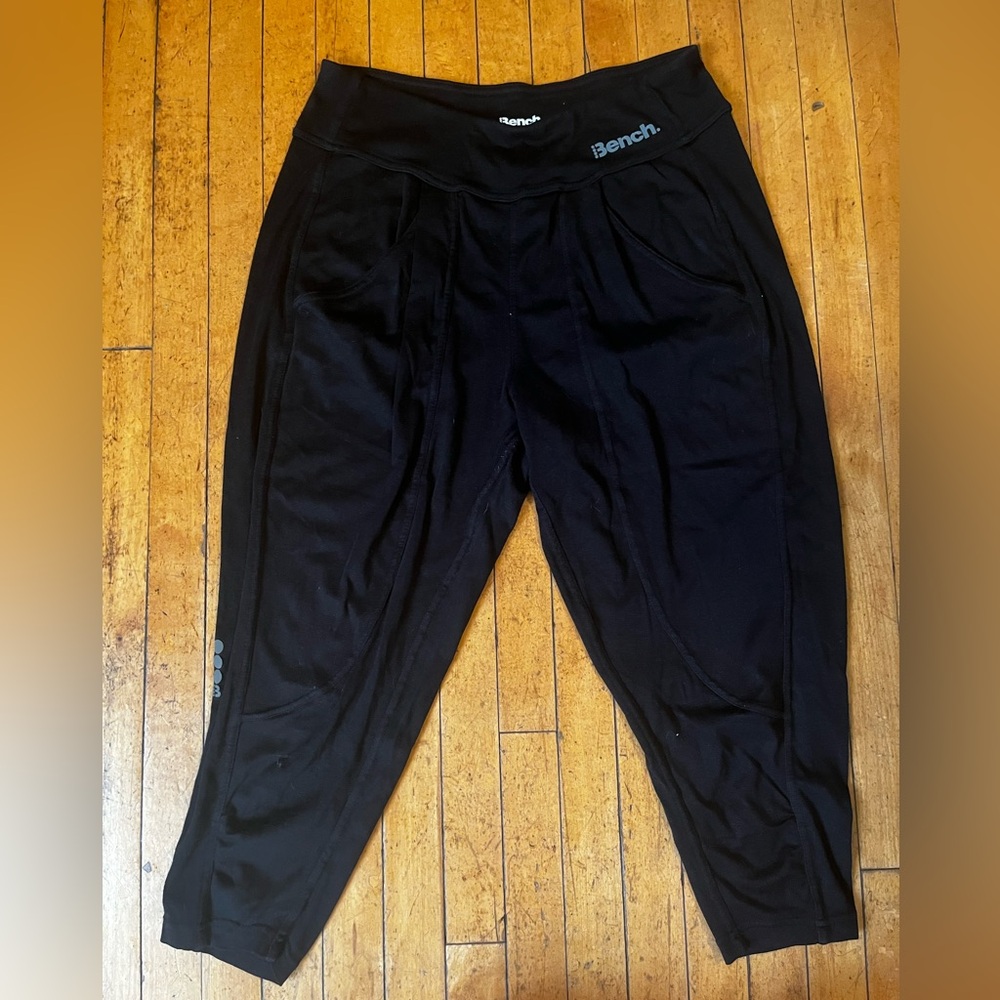 Bench | Capris